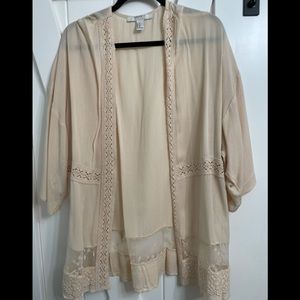 Women’s cardigan light weight.